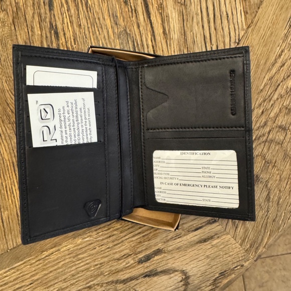 Dallas Cowboys Football Sparo Wallet Lic. NFL BI-Fold Leather Billfold RFID - Picture 3 of 5